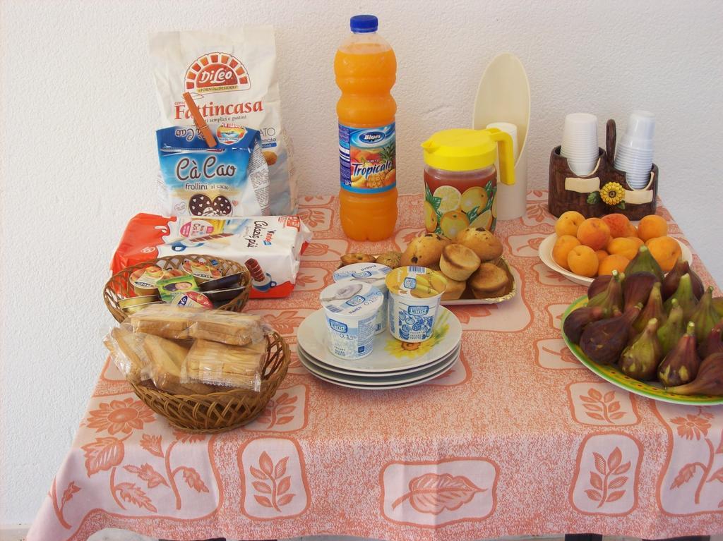 Otranto Le Sancinare Bed & Breakfast Casamassella Exterior photo